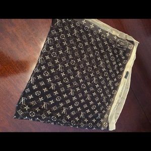100% silk LV scarf. Worn 2 x? no rips, or pulls.